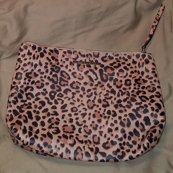 Like new Steve Madden leopard pouch - Picture 1 of 2